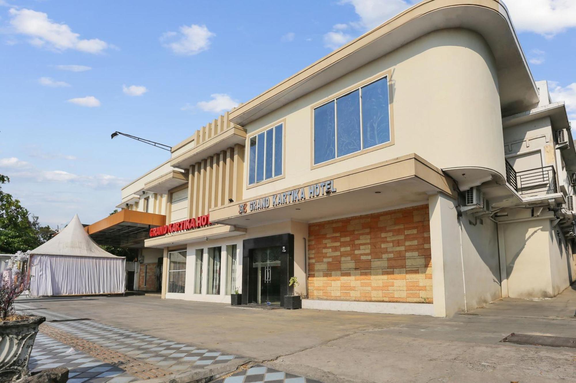 Collection O 93163 Hotel Grand Kartika Parepare المظهر الخارجي الصورة